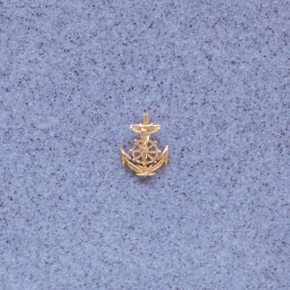 14K gold nautical pendant with 24" 14K gold serpentine chain - Picture 3 of 8